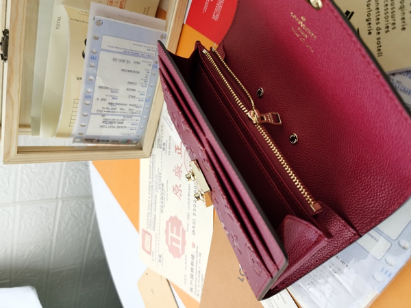 LVコピーウォレット着用イメージ